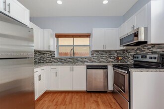 3270 N 37th Terrace in Hollywood, FL - Building Photo - Building Photo