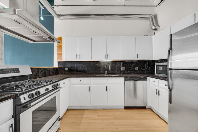 312 N May St in Chicago, IL - Building Photo - Building Photo