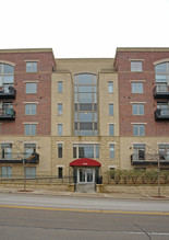 Lyon Court in Milwaukee, WI - Building Photo - Building Photo