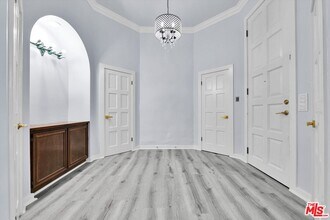 1713 Queens Ct in Los Angeles, CA - Building Photo - Building Photo