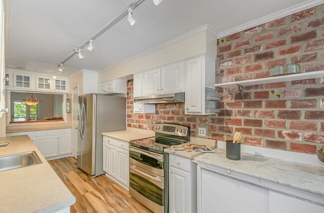 208 Ridge Trl in Chapel Hill, NC - Building Photo - Building Photo