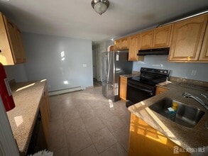 33 Hermann St in Carteret, NJ - Foto de edificio - Building Photo