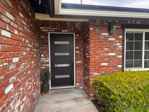 925 Royal Oaks Dr in Monrovia, CA - Building Photo - Building Photo