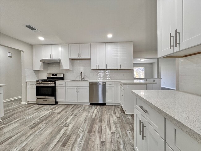 5115 Hialeah Dr in Houston, TX - Building Photo - Building Photo