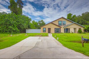 7346 Carrier Rd in Ft. Myers, FL - Building Photo