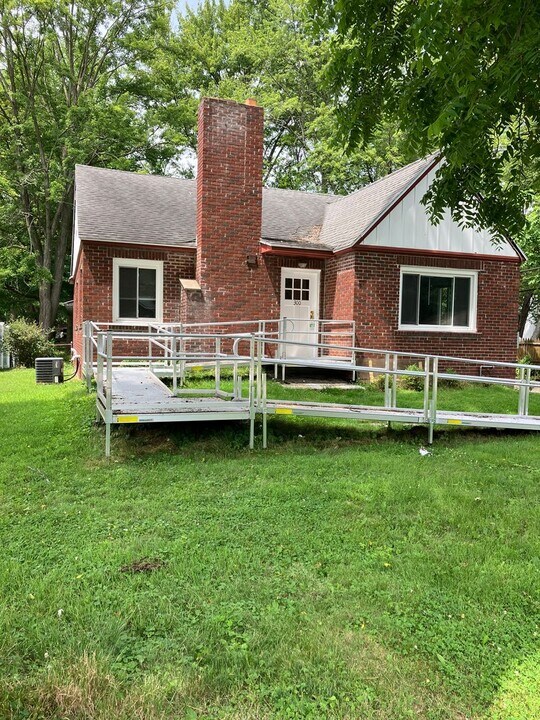 300 Helen St in North Syracuse, NY - Building Photo