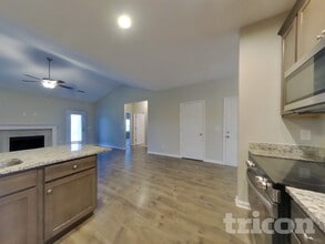 825 Ellyson Dr in Spring Hill, TN - Building Photo - Building Photo