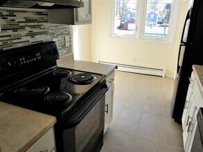678 Savin Ave, Unit 2D in West Haven, CT - Building Photo - Building Photo