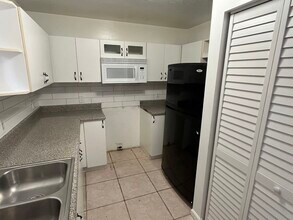 1325 The 12th Fairway in Wellington, FL - Building Photo - Building Photo