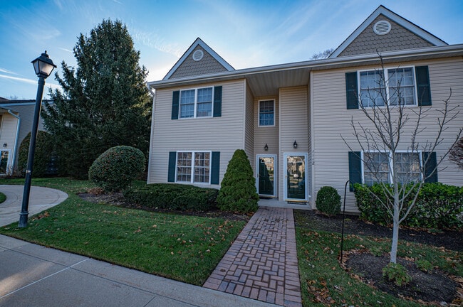 1113 Savoy Dr in Melville, NY - Building Photo - Building Photo