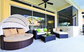 634 Soliel Dr in Naples, FL - Foto de edificio - Building Photo