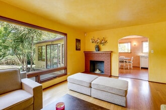 714 Crestview Dr in Pinole, CA - Building Photo - Building Photo