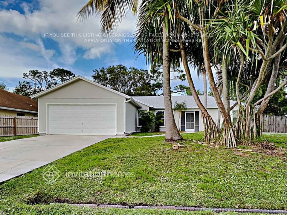 1061 SW Majorca Ave in Port St. Lucie, FL - Building Photo