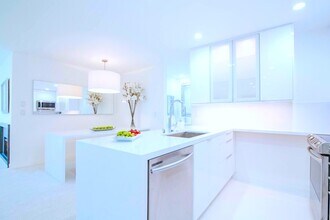 11645 Montana Ave in Los Angeles, CA - Foto de edificio - Building Photo