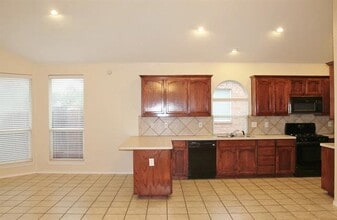 5752 Barrier Reef Dr in Fort Worth, TX - Building Photo - Building Photo