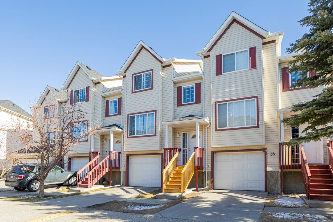 49 Rocky Ridge Gate NW in Calgary, AB - Building Photo