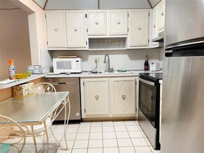 251 S Cypress Rd in Pompano Beach, FL - Building Photo - Building Photo