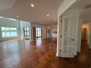 1070 Sanibel Ct in St. Petersburg, FL - Building Photo - Building Photo
