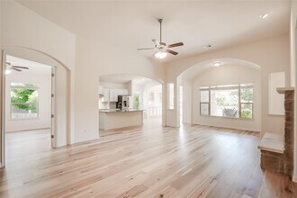 2949 St Paul Rivera in Round Rock, TX - Foto de edificio - Building Photo