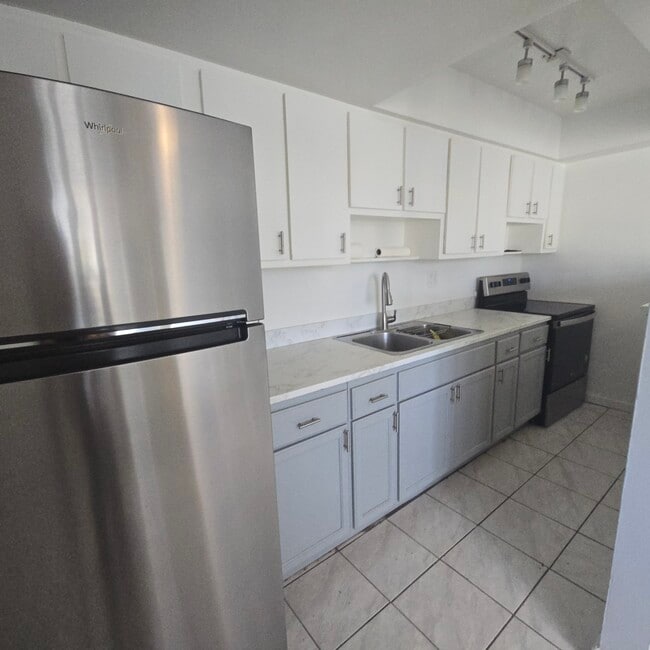 1730 NE 62nd St, Unit 6
