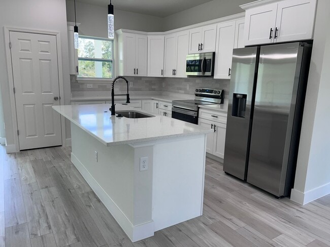 property at 1604 W Gainsboro Ln
