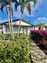 733 Pine Cone Ln in Naples, FL - Building Photo - Building Photo