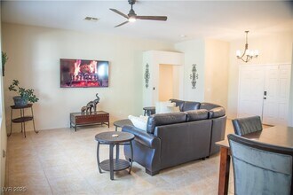 7410 Deer Springs Way in Las Vegas, NV - Building Photo - Building Photo