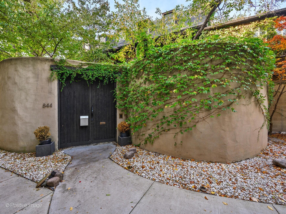 844 W Altgeld St in Chicago, IL - Building Photo