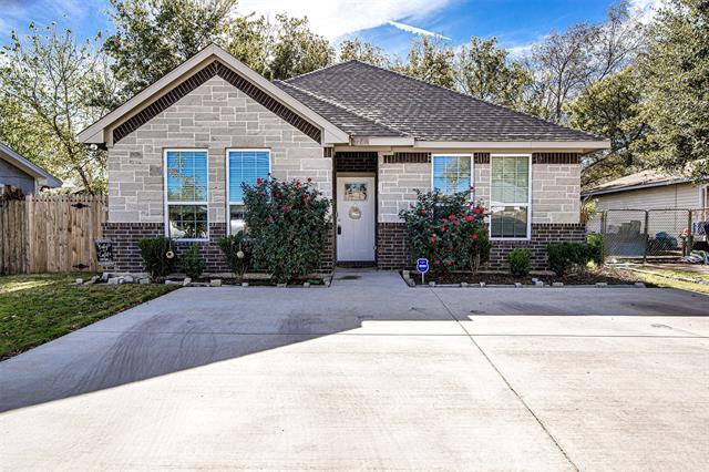 148 Peacock St in Cleburne, TX - Building Photo