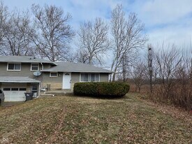10166 Southeastern Ave in Indianapolis, IN - Building Photo