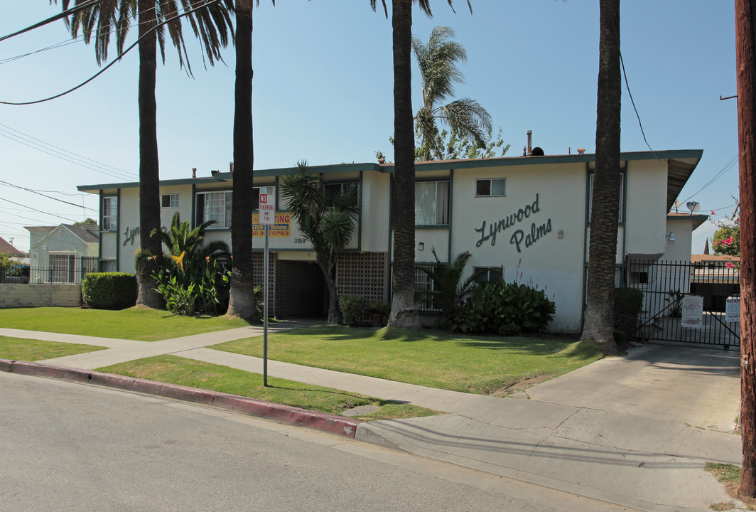 Lynwood Palms in Lynwood, CA - Building Photo