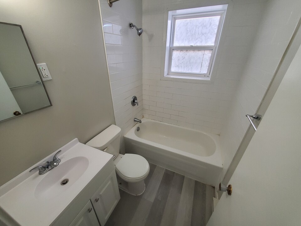 86 Fleming St in Moncton, NB - Building Photo
