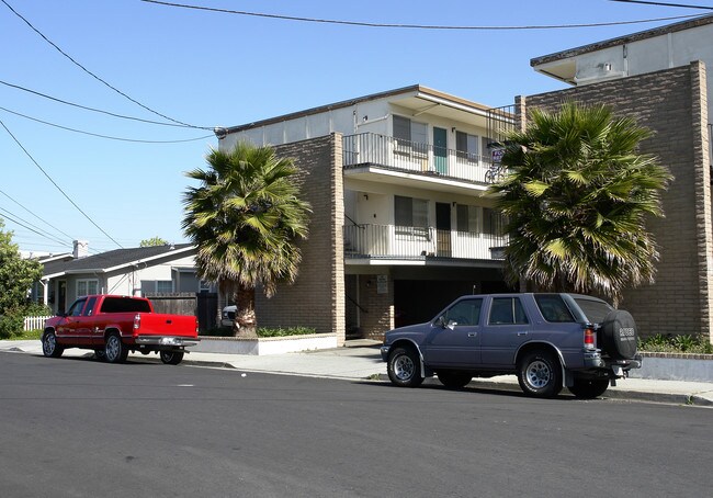 323 Heller St in Redwood City, CA - Foto de edificio - Building Photo