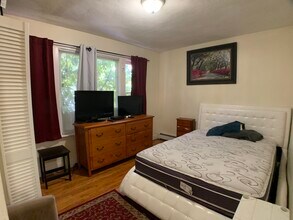 569 Main St, Unit 1 in Medford, MA - Foto de edificio - Building Photo