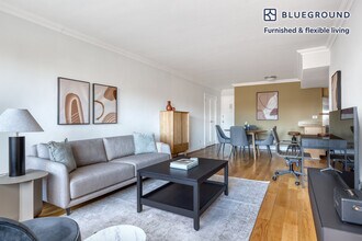 360 E 65th St in New York, NY - Building Photo - Building Photo