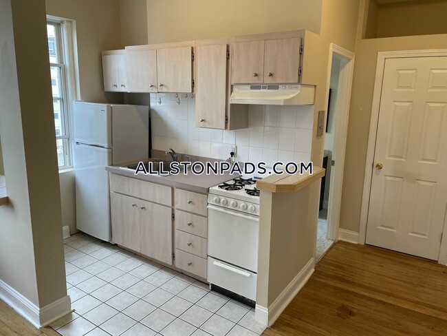 1189 Commonwealth Ave in Boston, MA - Building Photo - Building Photo