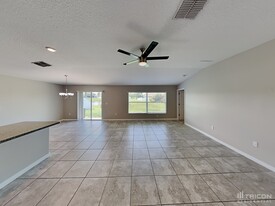 10652 Standing Stone Dr in Wimauma, FL - Foto de edificio - Building Photo