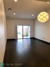 3129 NW 86th Ave in Sunrise, FL - Building Photo - Building Photo