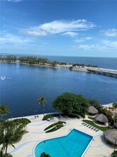 2451 Brickell Ave, Unit 4 in Miami, FL - Foto de edificio - Building Photo