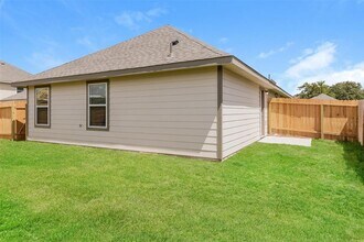 213 Blue Crane St in Huntsville, TX - Building Photo - Building Photo