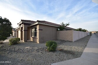 2404 W Roeser Rd in Phoenix, AZ - Building Photo - Building Photo