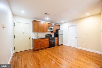 4706 Chestnut St, Unit 1 A in Philadelphia, PA - Building Photo - Building Photo