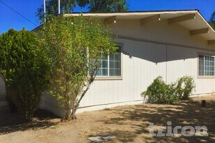 13710 Mt Whitney St in Reno, NV - Building Photo