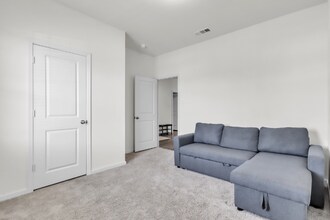 404 Stone Creek Blvd in Glenn Heights, TX - Building Photo - Building Photo