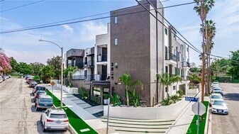 2828 London St in Los Angeles, CA - Building Photo