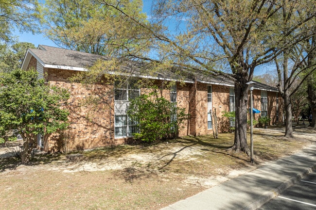 Olde Jamestowne Apartments