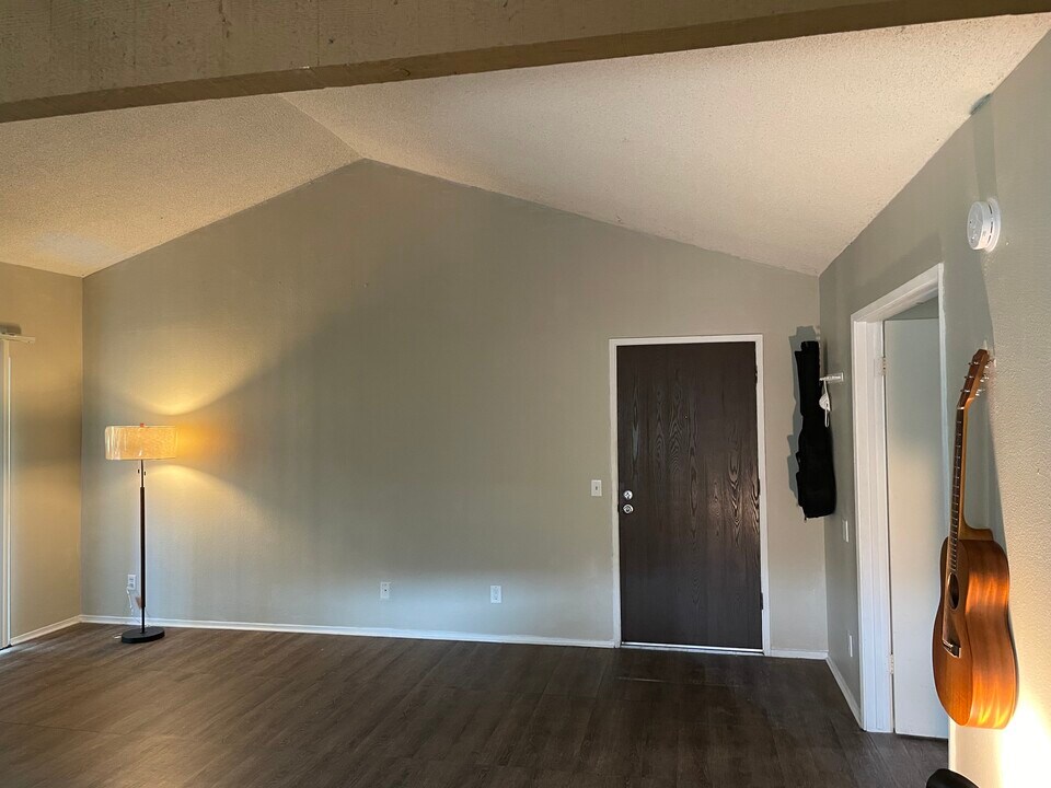 960 E Bonita Ave, Unit 38 in Pomona, CA - Foto de edificio