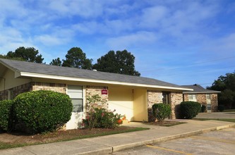 Hillside West Apartments in West Monroe, LA - Foto de edificio - Building Photo