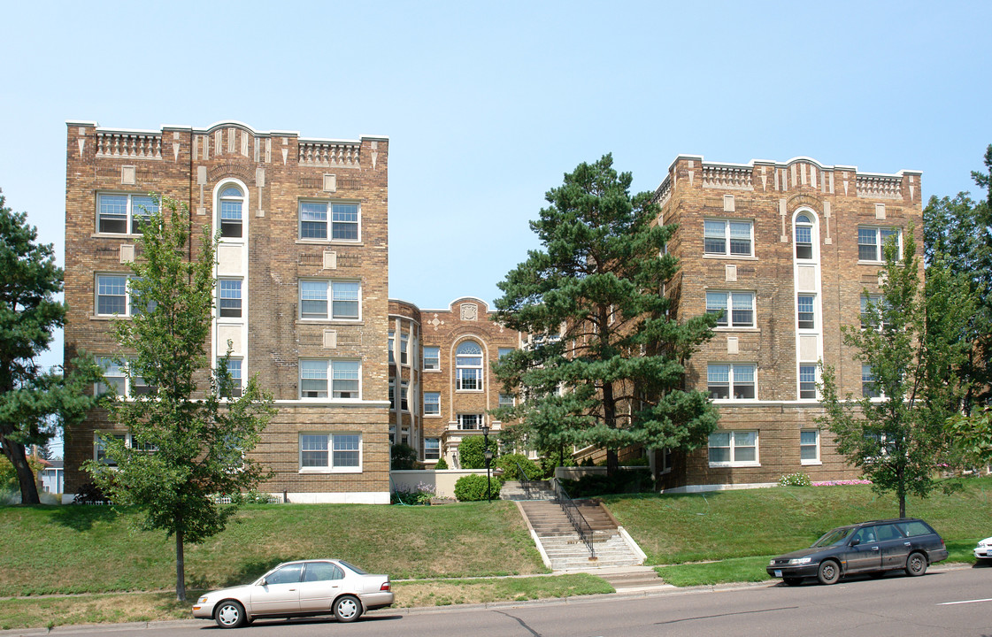 Lake View Apartments in Duluth, MN - Building Photo