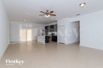 189 Willow Dr in Poinciana, FL - Building Photo - Building Photo